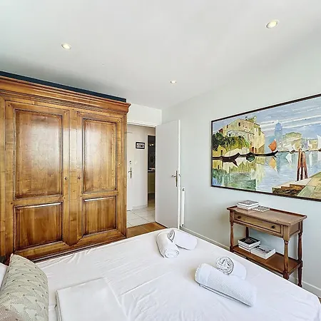 Le Panoramique Vue Sur La Rade Pour Ce Beau T3 *