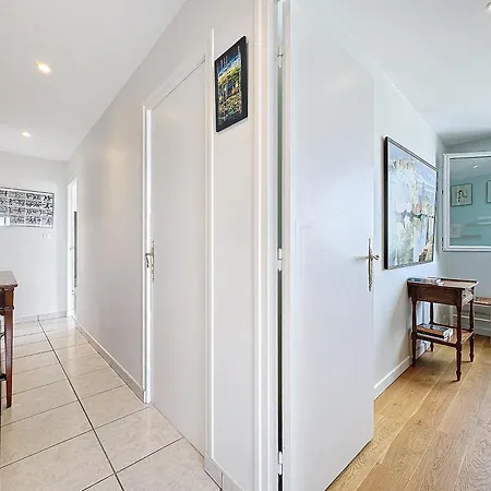 Le Panoramique Vue Sur La Rade Pour Ce Beau T3 *