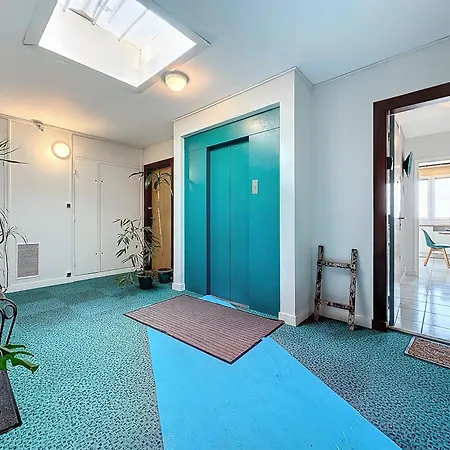 Le Panoramique Vue Sur La Rade Pour Ce Beau T3 *