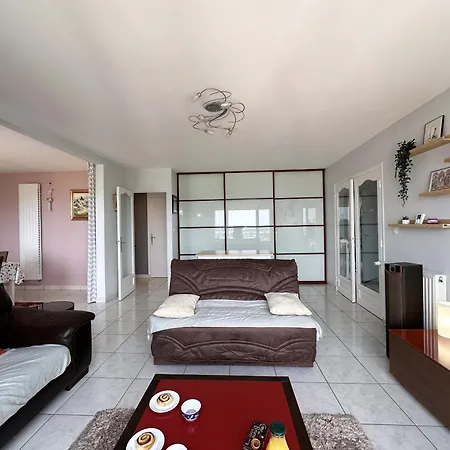 Le Panoramique Vue Sur La Rade Pour Ce Beau T3