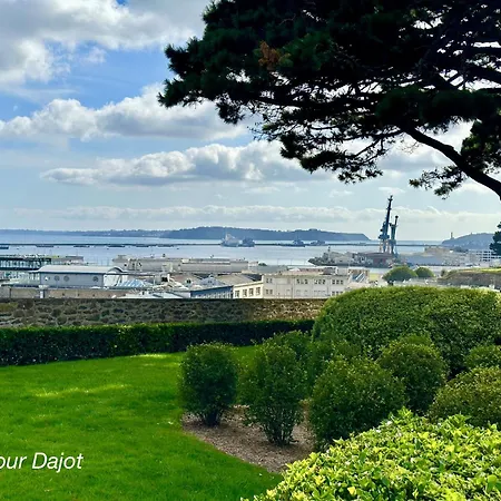 Le Panoramique Vue Sur La Rade Pour Ce Beau T3