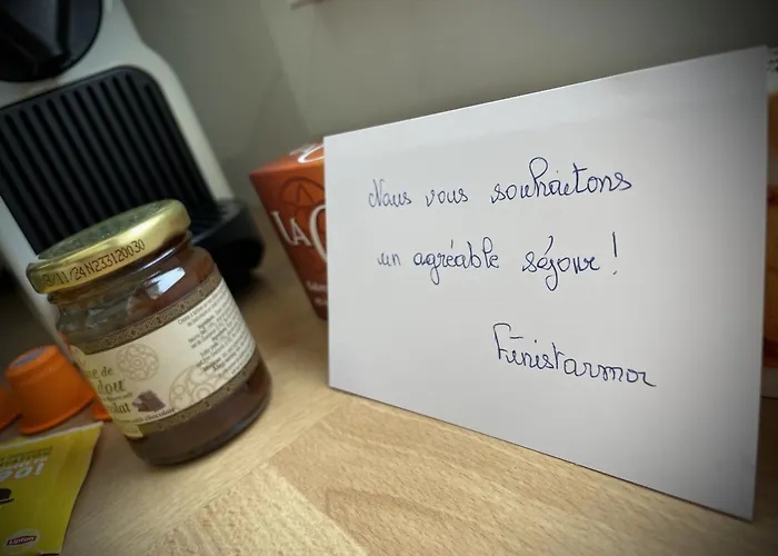 Le Panoramique Vue Sur La Rade Pour Ce Beau T3 *