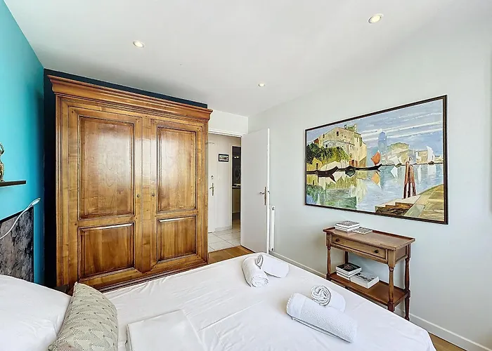 Le Panoramique Vue Sur La Rade Pour Ce Beau T3 *