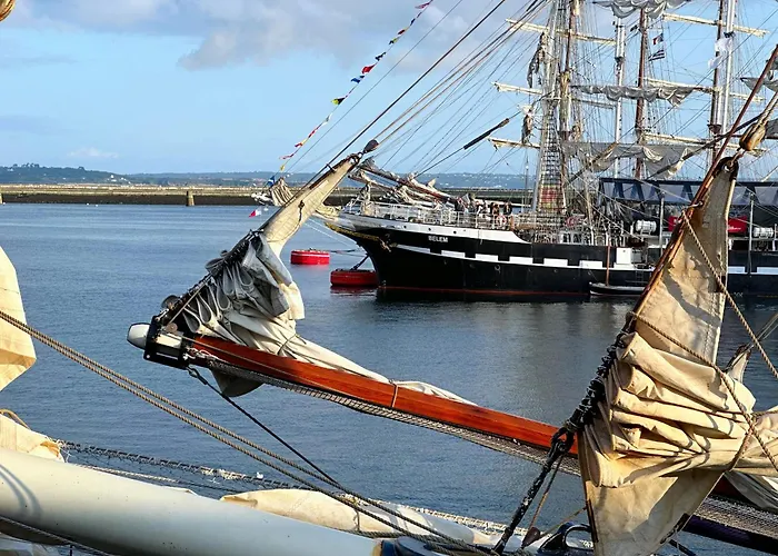 Le Panoramique Vue Sur La Rade Pour Ce Beau T3