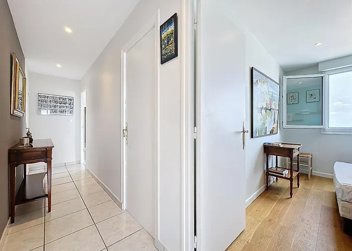 Le Panoramique Vue Sur La Rade Pour Ce Beau T3 *