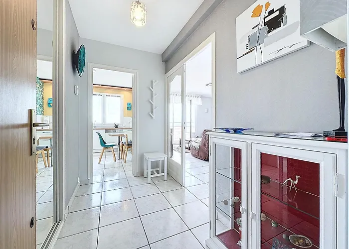 Le Panoramique Vue Sur La Rade Pour Ce Beau T3 *